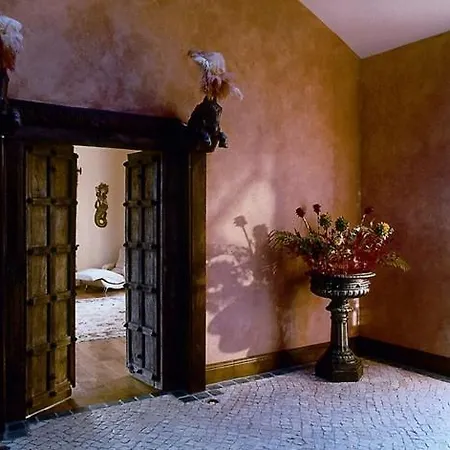 Villa Moongate